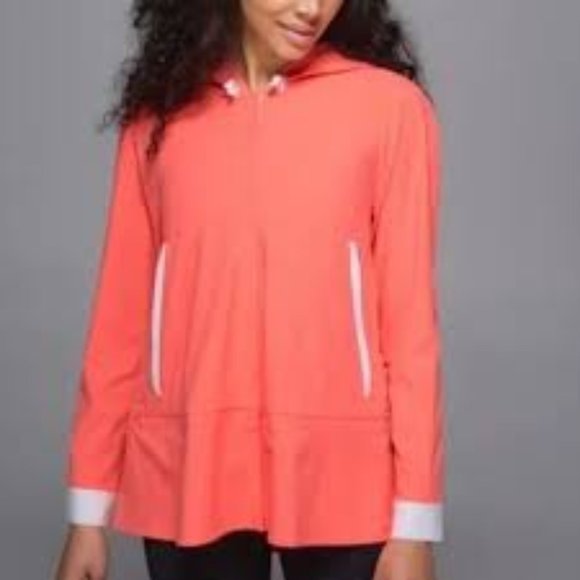 Beautiful Lululemon Sun Showers hooded windbreaker with white trim - Picture 6 of 9